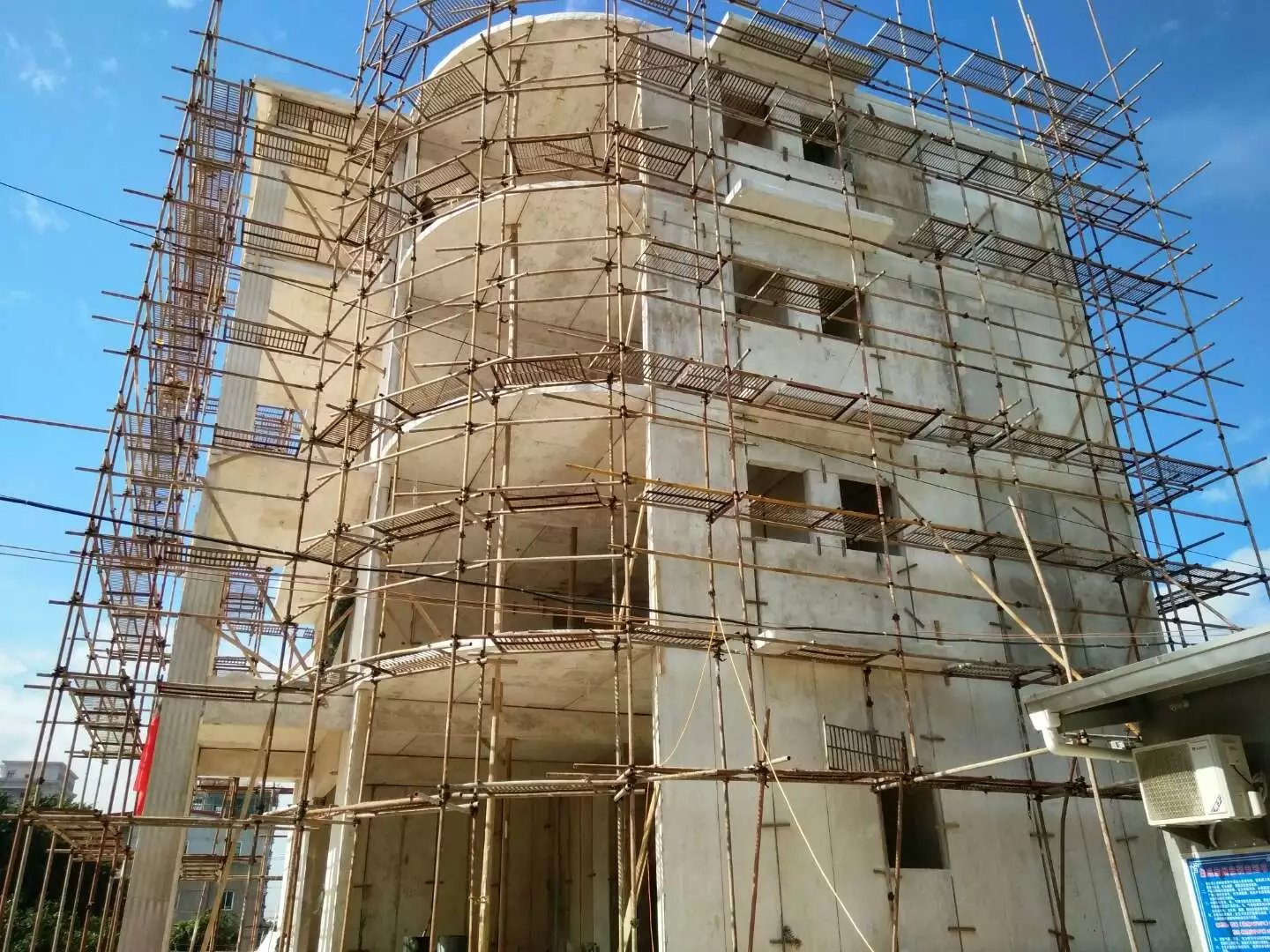 大姚星河绿色环保装配式建材在福建修建的五层别墅建筑